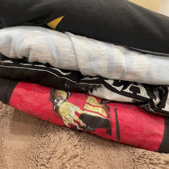 4 Graphic T-Shirts Bundle Levi’s, Retro, Indie Rock, J Crew Multicolor Men/Women - Picture 6 of 7